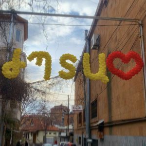 փուչիկներով գրվածքներ սիրող տղայից