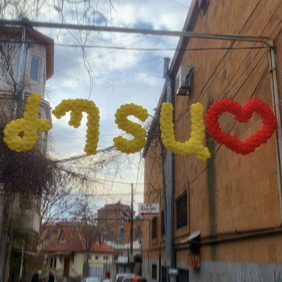փուչիկներով գրվածքներ սիրող տղայից